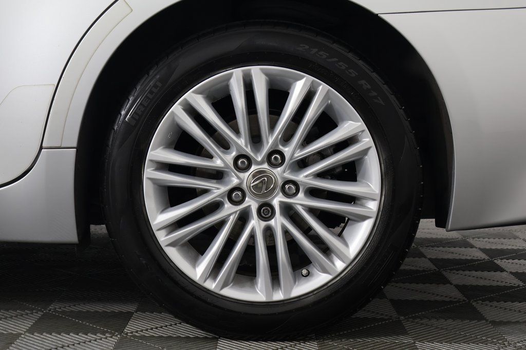 Thumbnail: 2014 Lexus ES - 16