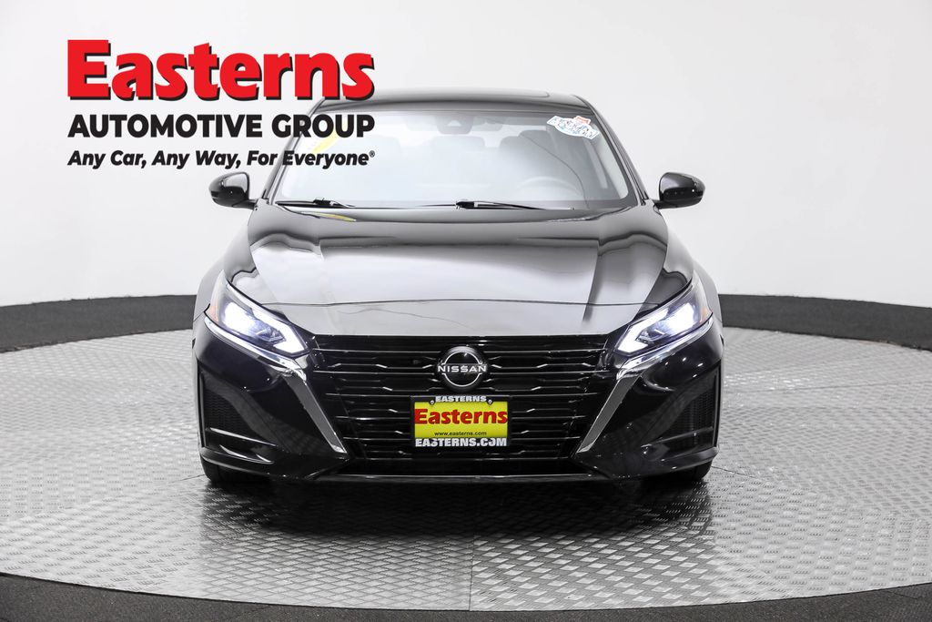 Used 2023 Black Nissan 2.5 SV image 2