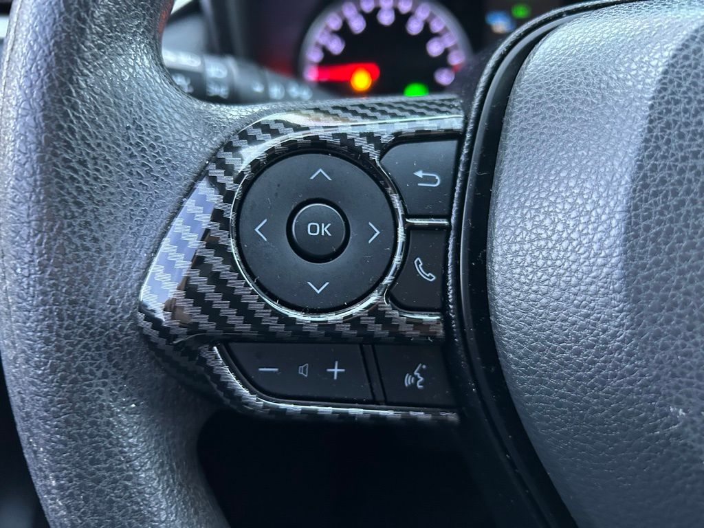 Thumbnail: 2021 Toyota RAV4 - 20