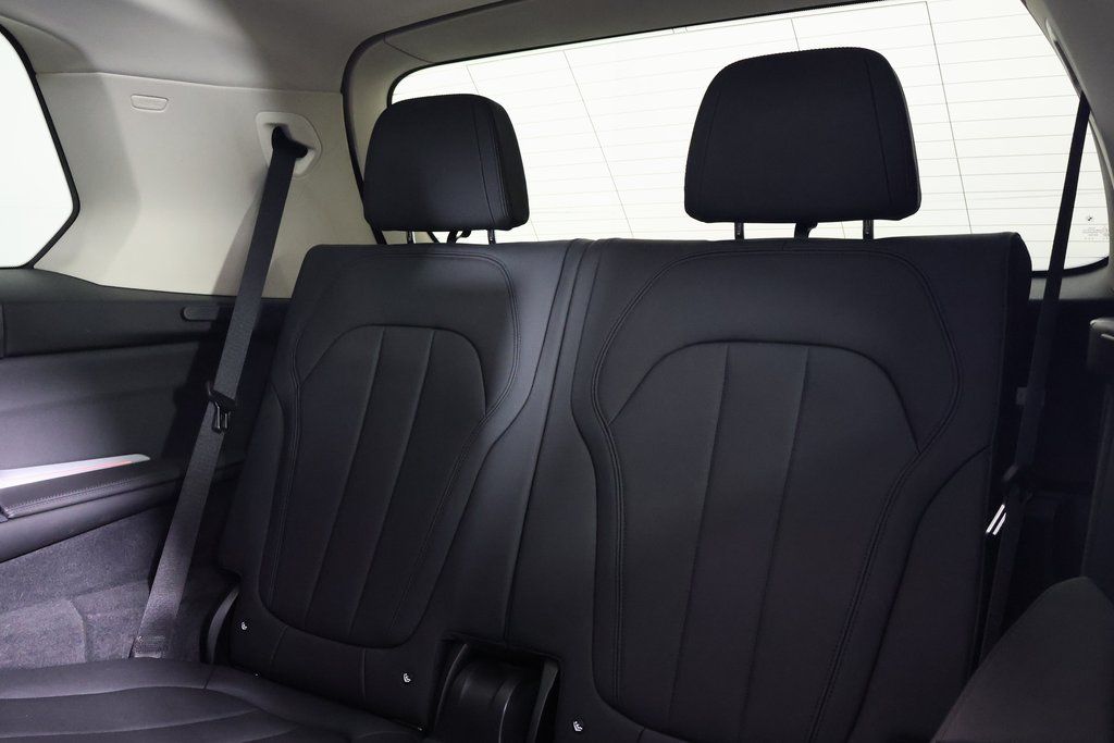 Thumbnail: 2021 BMW X7 - 12