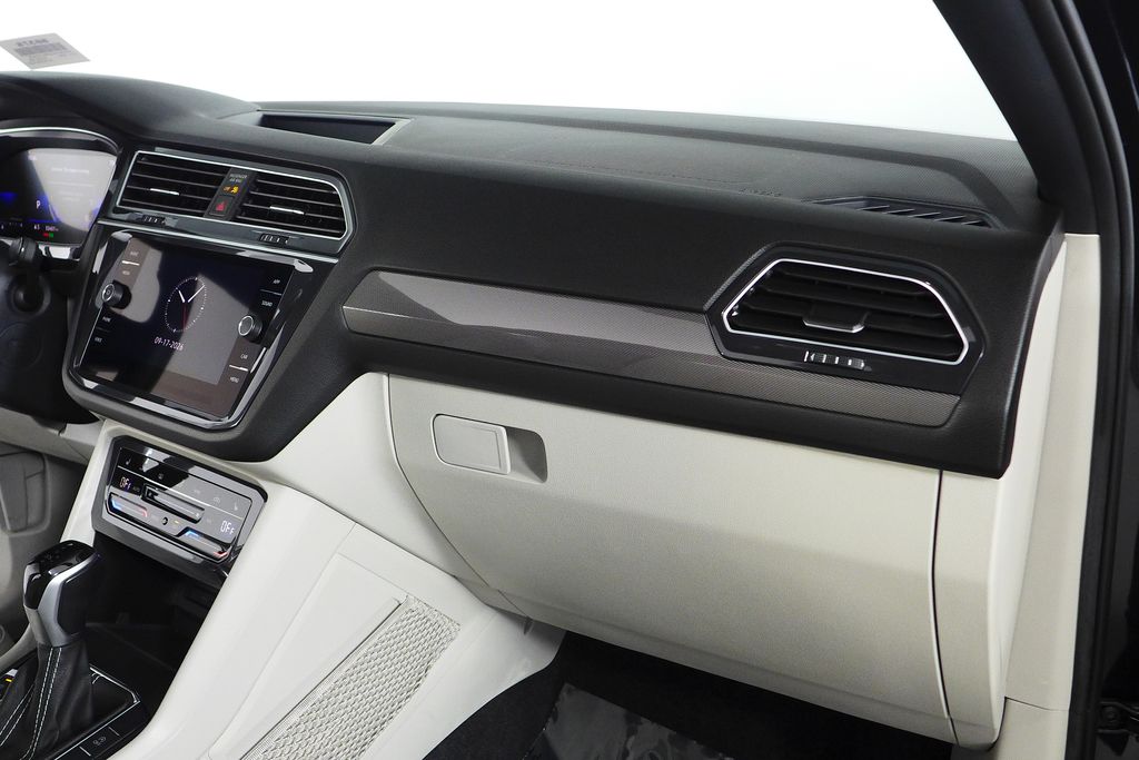 Thumbnail: 2023 Volkswagen Tiguan - 14