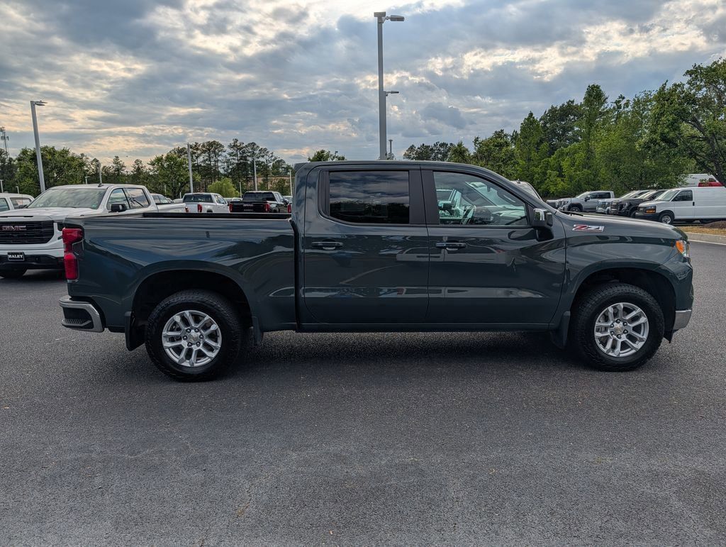 View vehicle photo 5