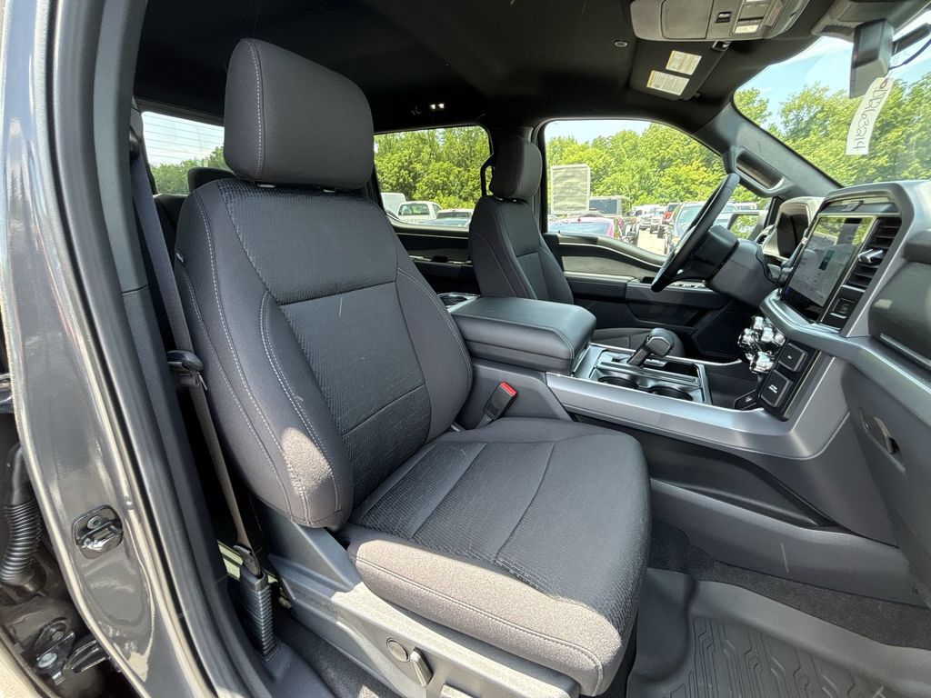 New 2026 Carbonized Gray Metallic Ford XLT image 26