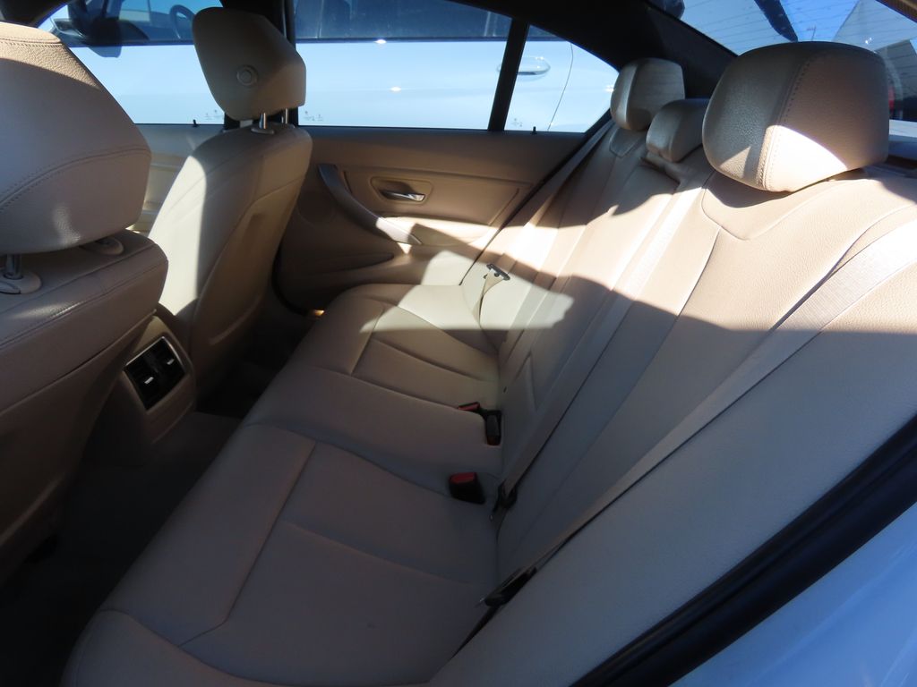Thumbnail: 2016 BMW 3 Series - 10