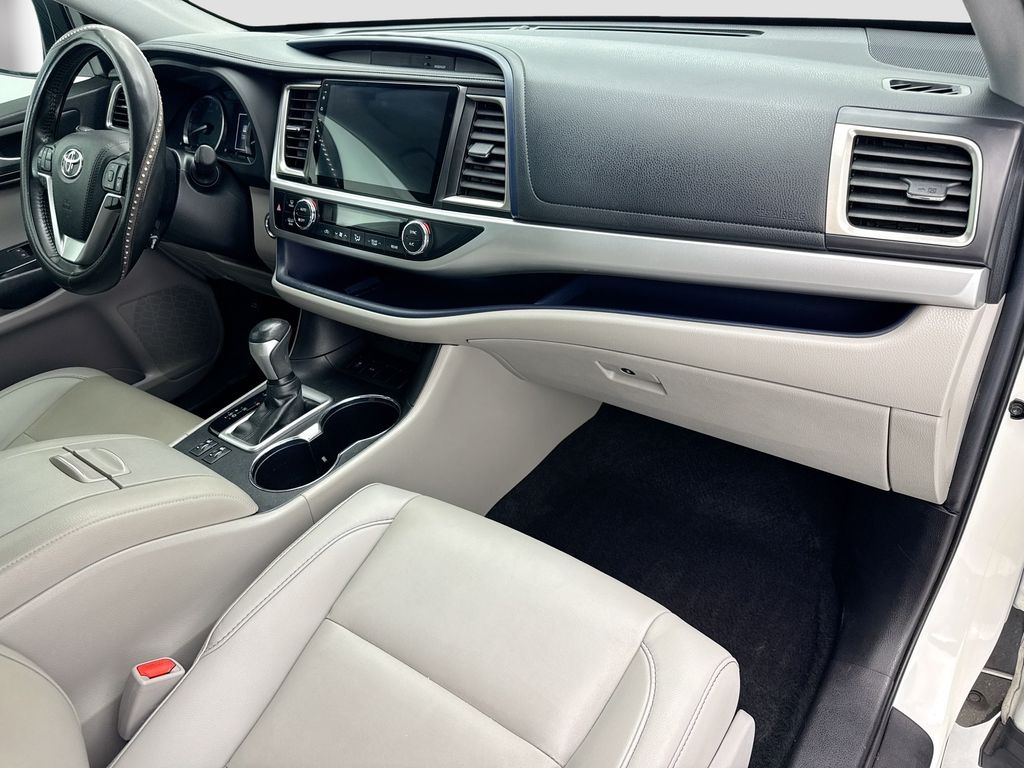 Thumbnail: 2019 Toyota Highlander - 15