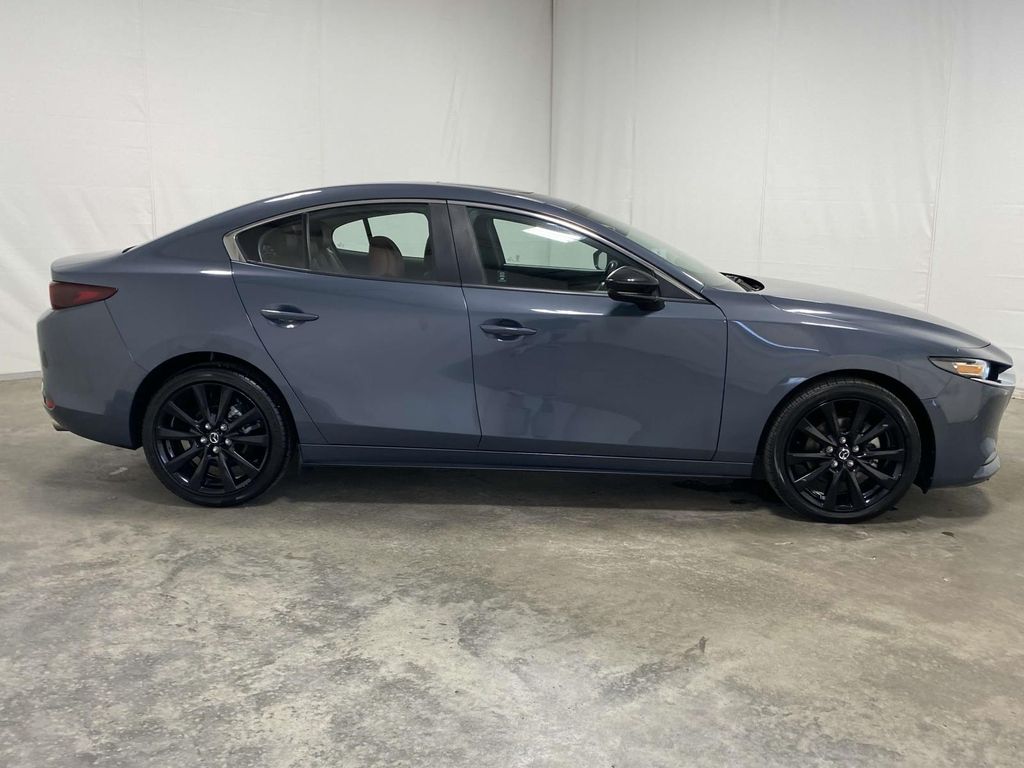 2024 Mazda Mazda3 2.5 s Carbon photo 2