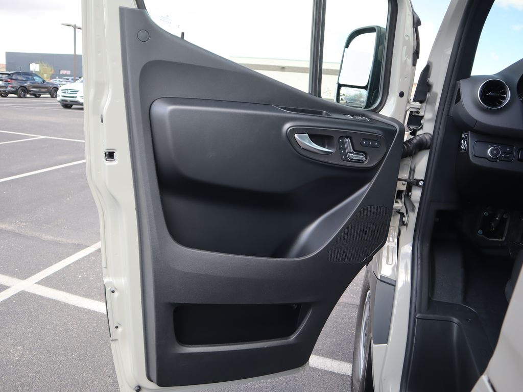 2025 Mercedes-Benz Sprinter 2500 24