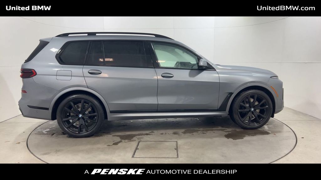 2025 BMW X7 xDrive40i 9