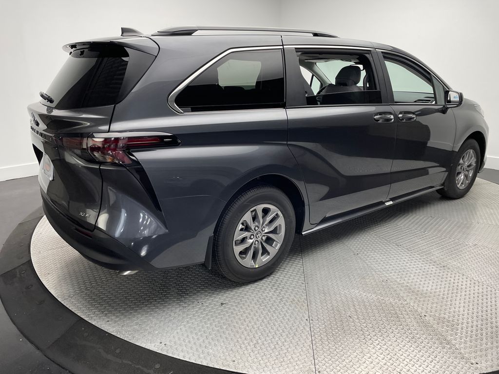 Thumbnail: 2025 Toyota Sienna - 5