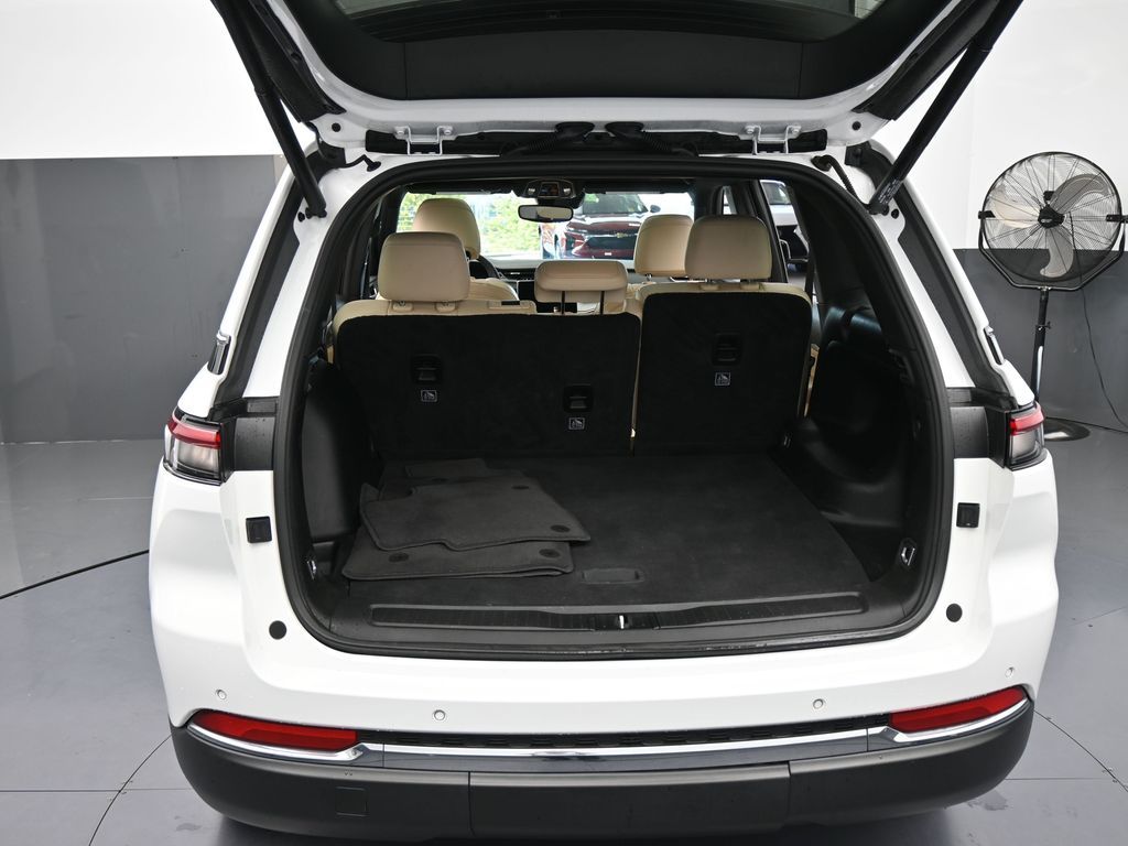 Used 2023 Bright White Clearcoat Jeep Limited image 40