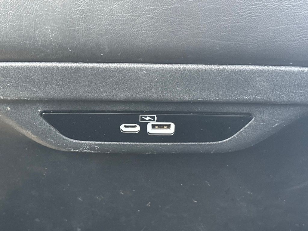 2023 Chrysler Pacifica Limited photo
