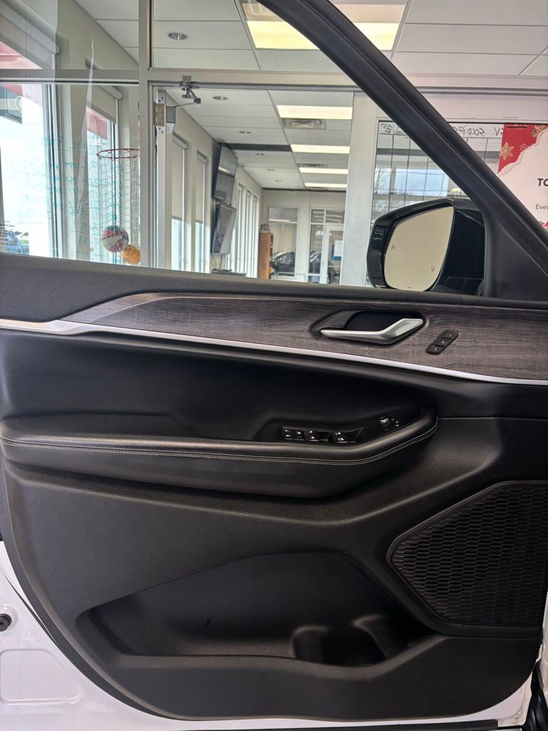 Used 2023 Jeep Grand Cherokee SUV