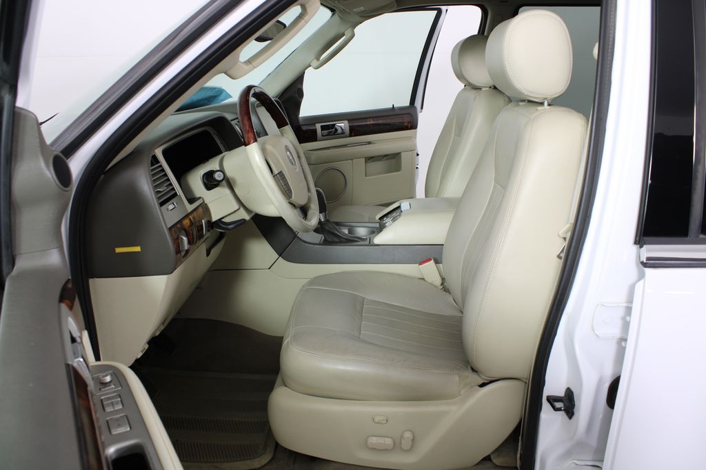 Used 2004 Lincoln Navigator for sale in 