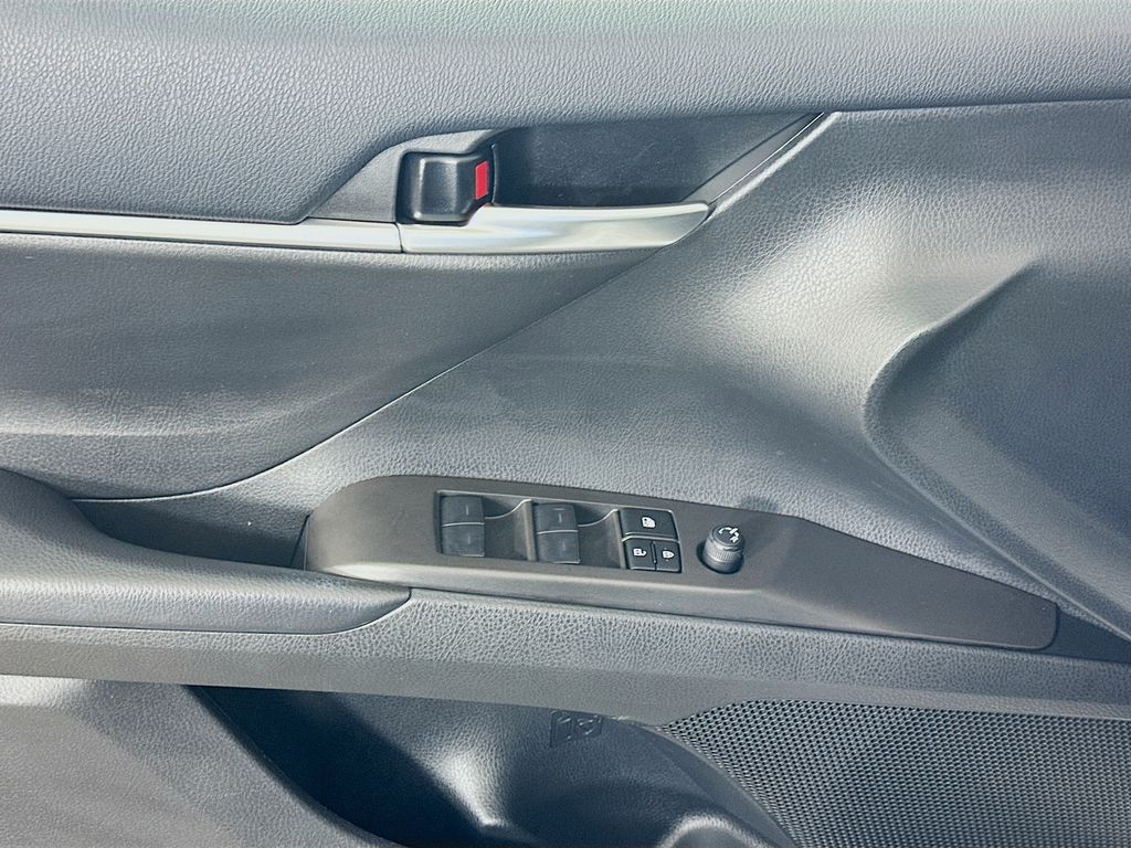 2023 Toyota Camry SE 17