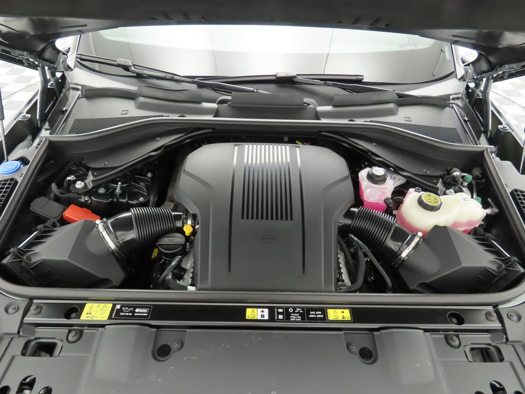 2025 Land Rover Range Rover SE 29