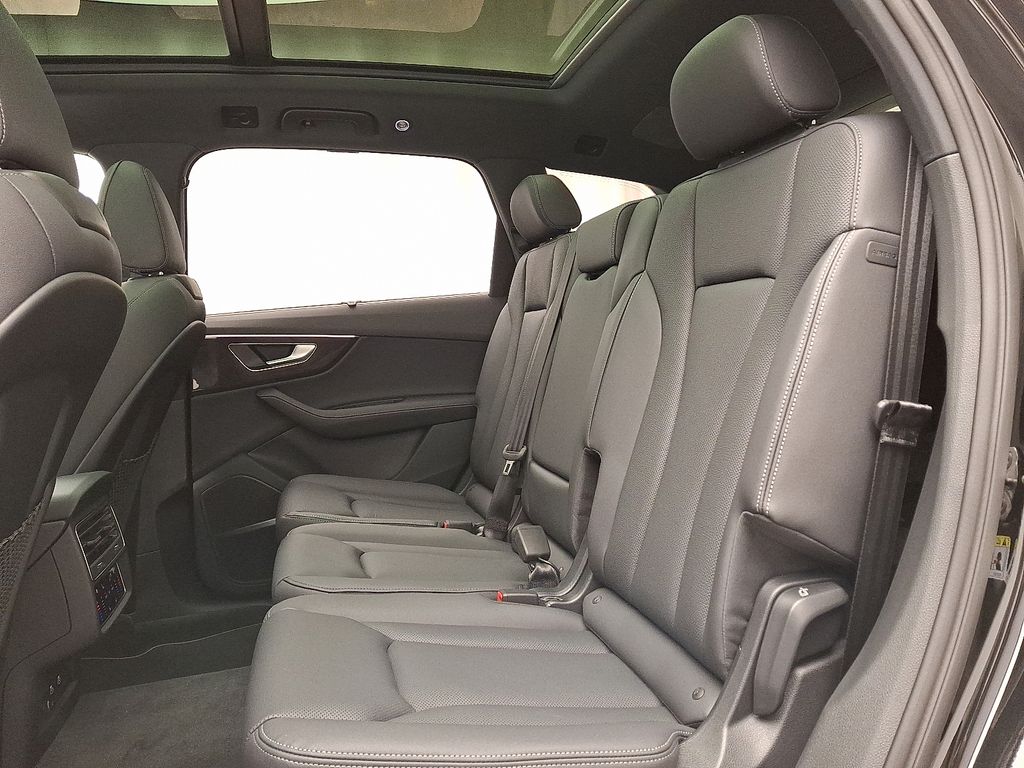 Thumbnail: 2026 Audi Q7 - 6