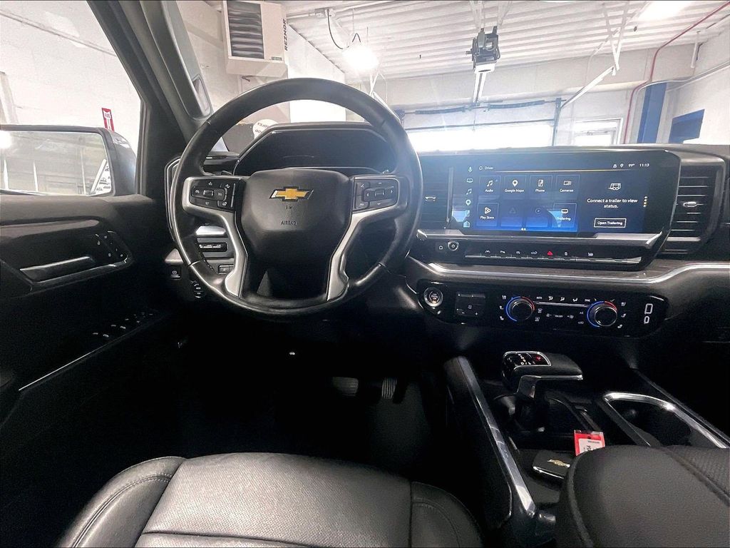 2024 Chevrolet Silverado 1500 — photo 17