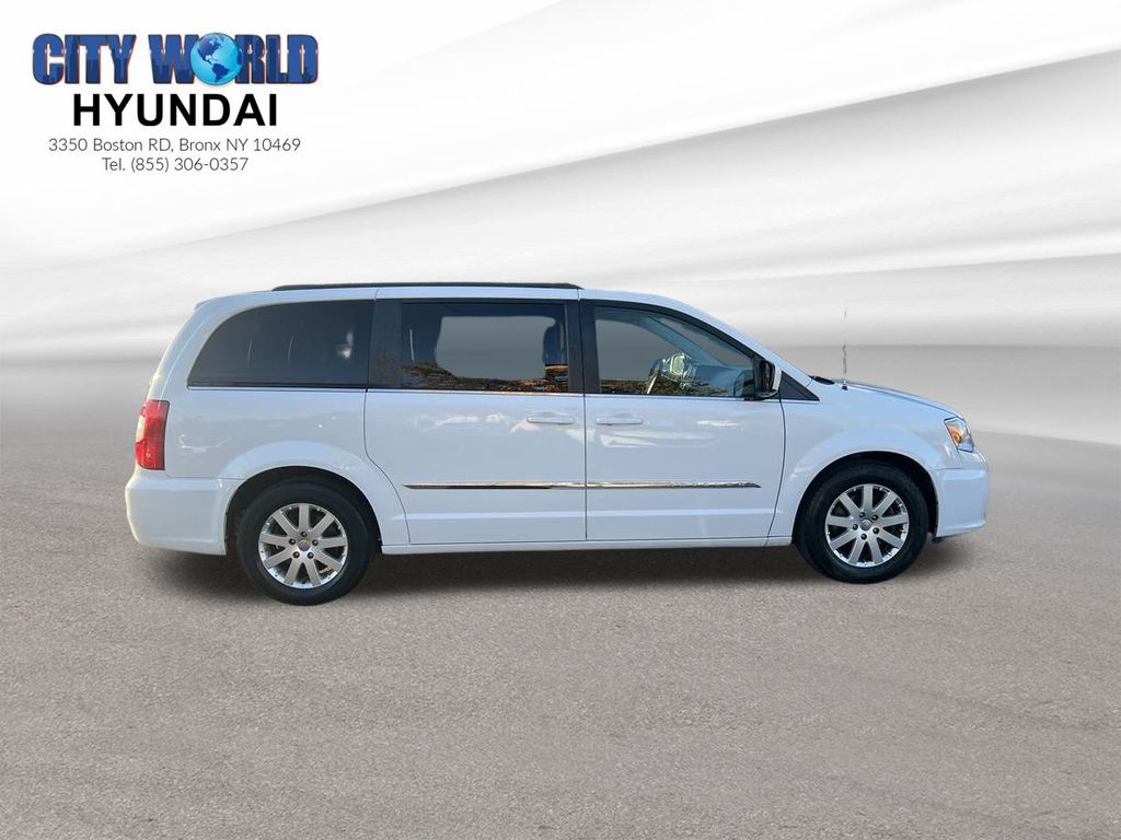 2016 Chrysler Town & Country Touring 6