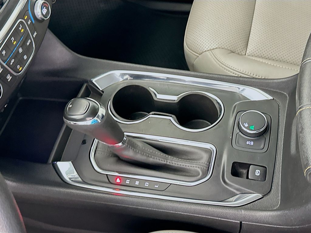 Thumbnail: 2018 Chevrolet Traverse - 16