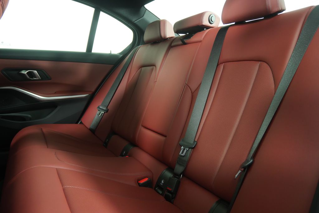 Thumbnail: 2025 BMW 3 Series - 16