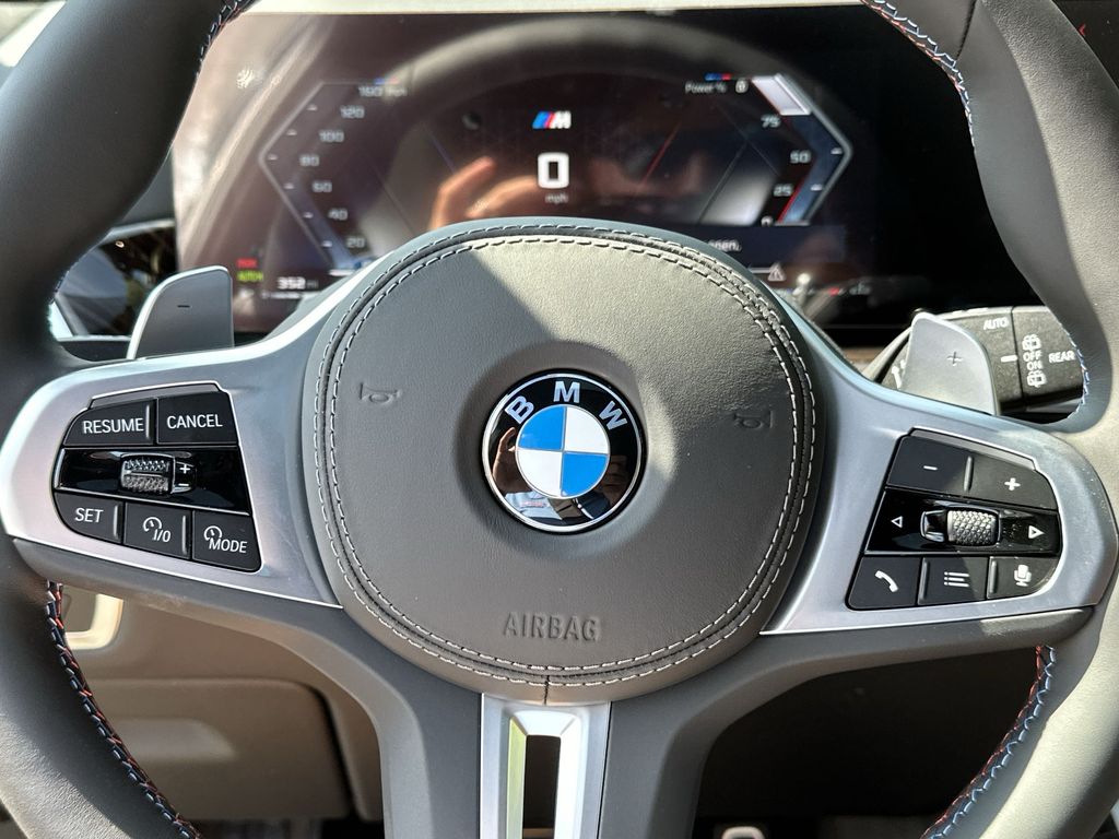 2025 BMW X7 M60i 14