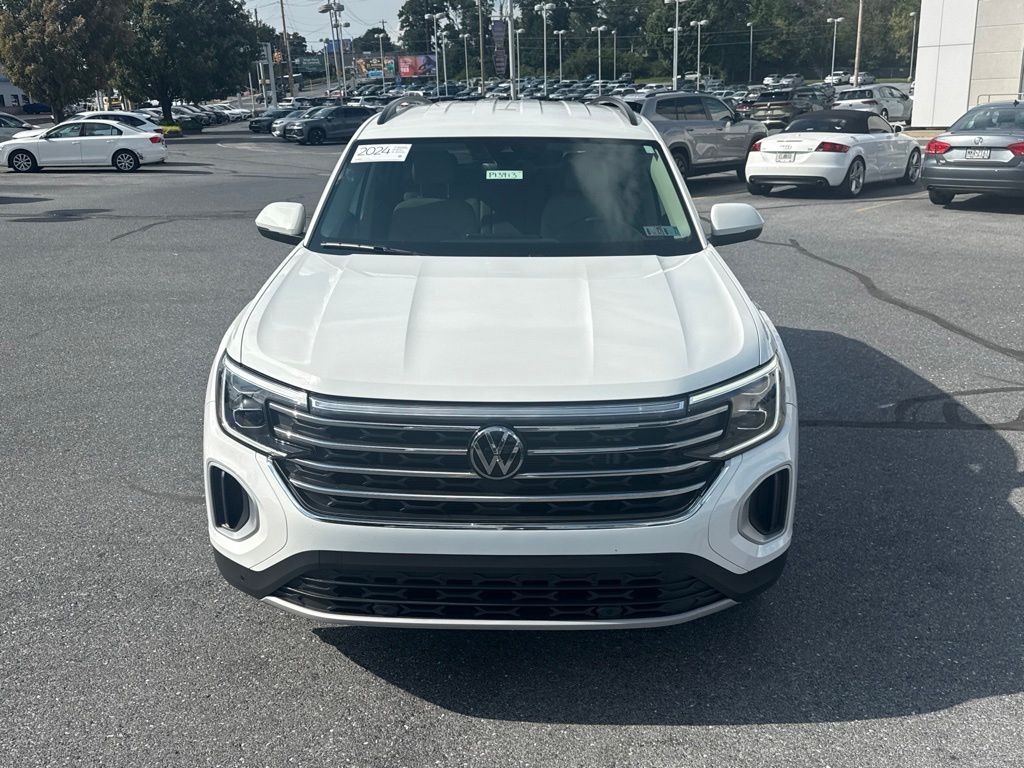 2024 Volkswagen Atlas 2.0T SE w/Technology White at South Hills CDJR