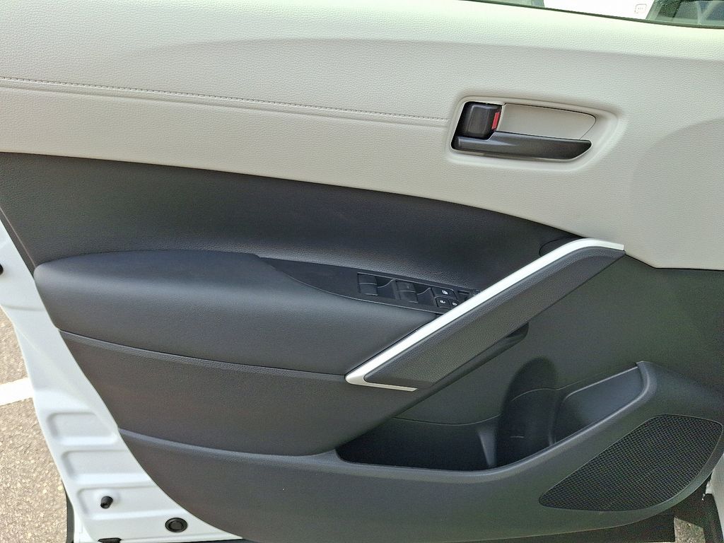 2025 Toyota Corolla Cross L 8