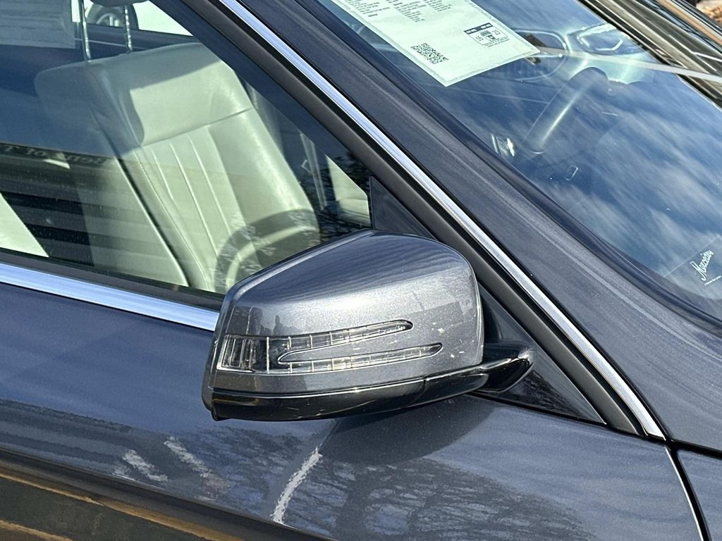 Thumbnail: 2011 Mercedes-Benz E-Class - 19