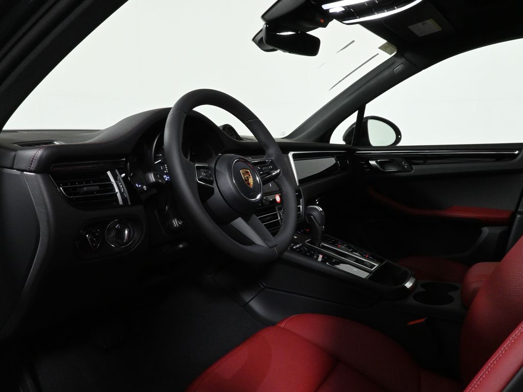 Thumbnail: 2026 Porsche Macan - 4