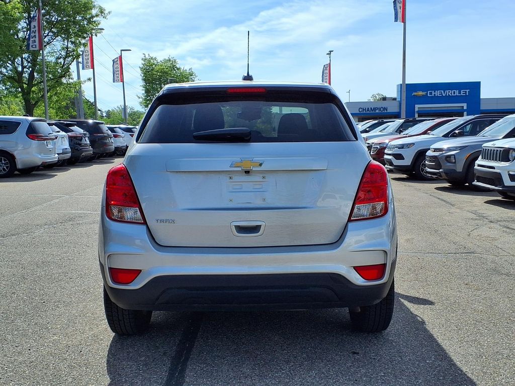 View vehicle photo 5