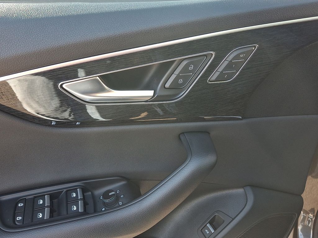 Thumbnail: 2019 Audi Q8 - 12
