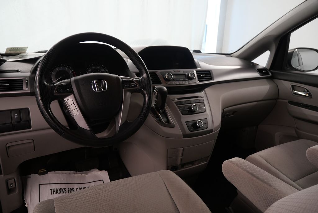 2015 Honda Odyssey LX 16