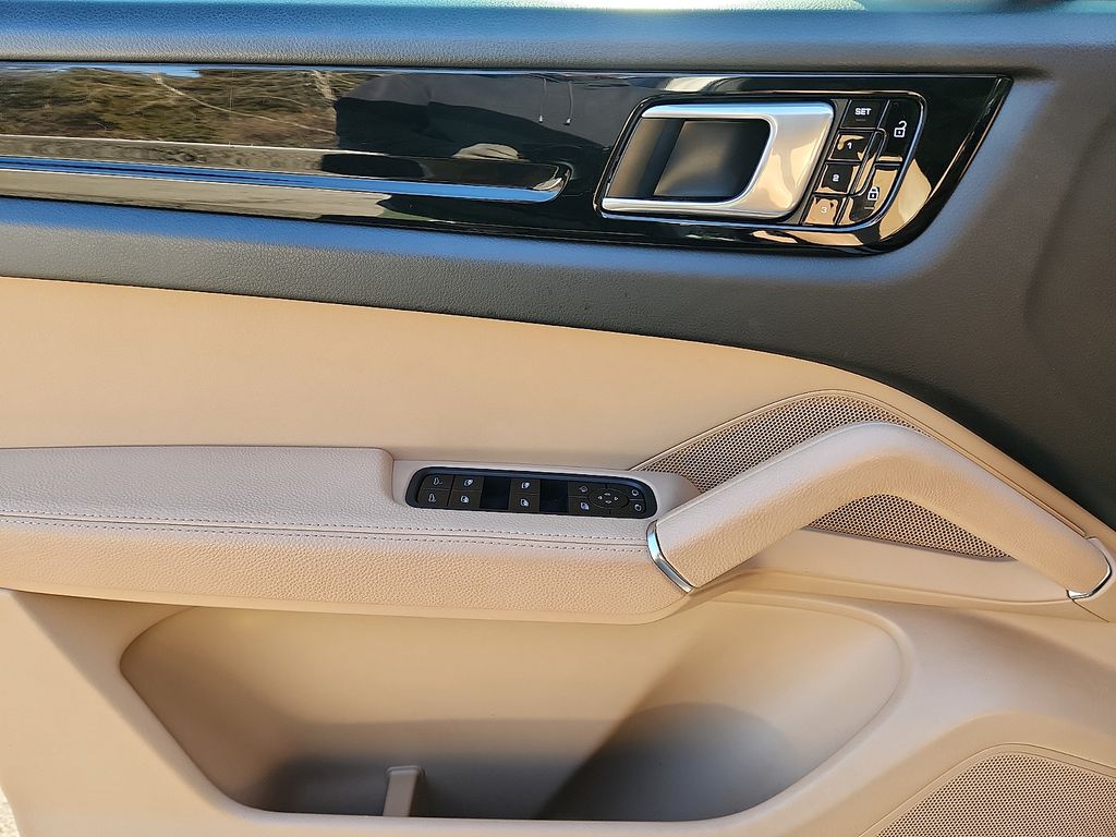 Thumbnail: 2021 Porsche Cayenne - 13