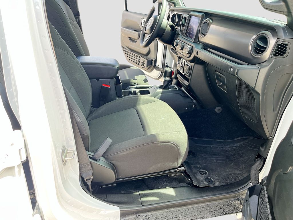 Used 2023 White Jeep Sport S image 28