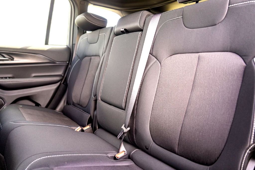 New Car 2025 Jeep Grand Cherokee  Laredo X For Sale Under $40,000 In Taylor, Texas