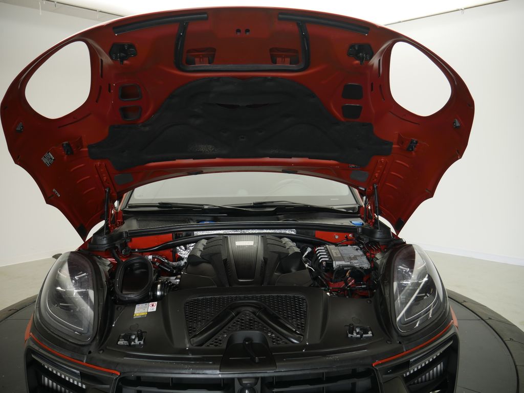 Thumbnail: 2023 Porsche Macan - 13