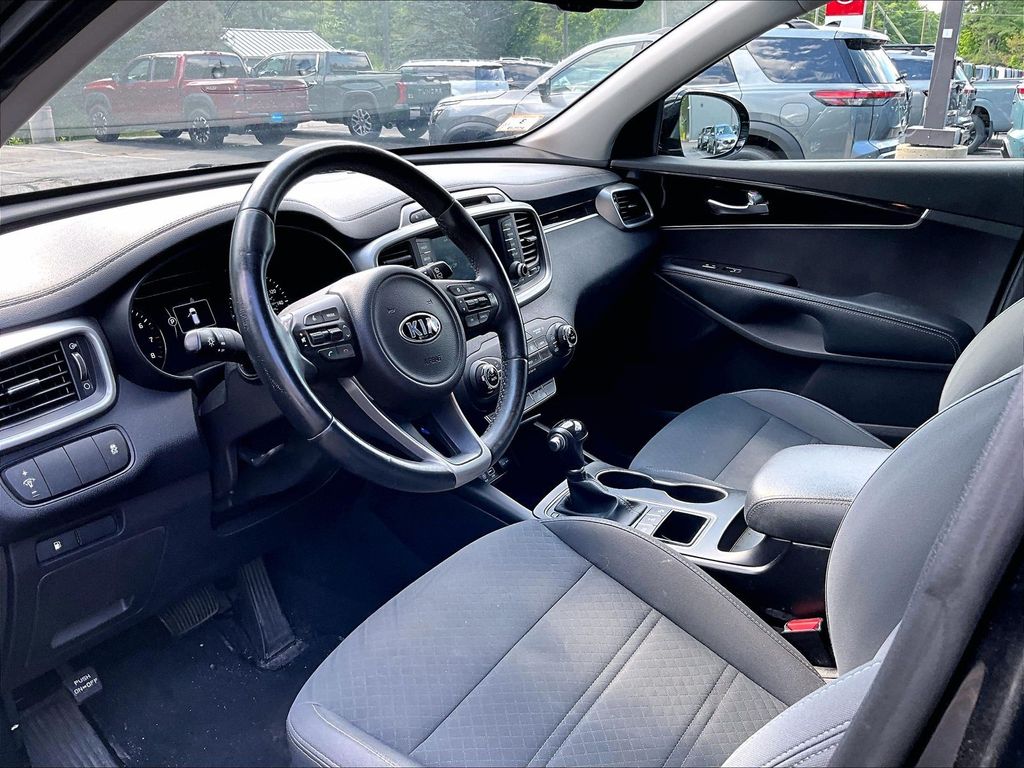 2017 Kia Sorento — photo 7