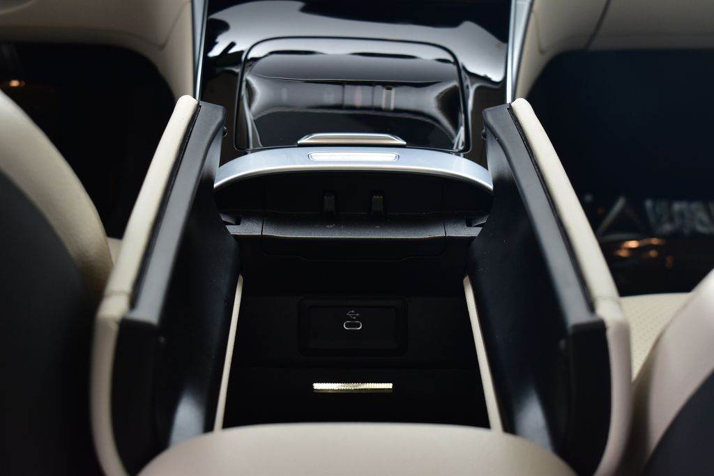 Thumbnail: 2025 Mercedes-Benz C-Class - 22