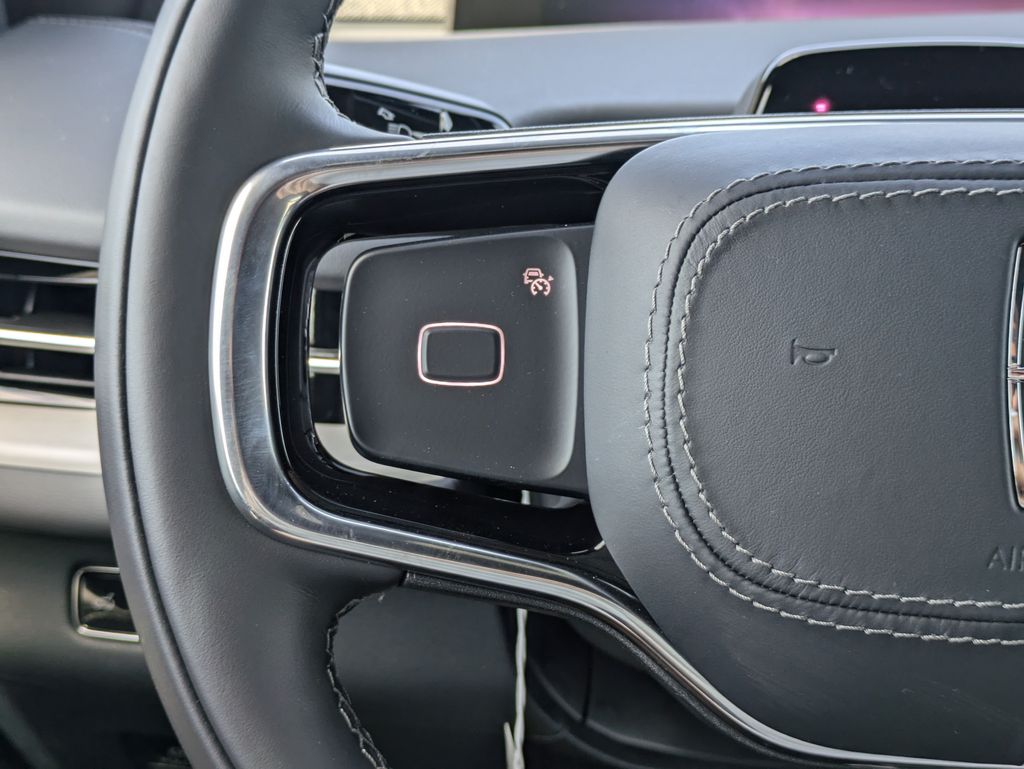 2027 Lincoln Navigator 