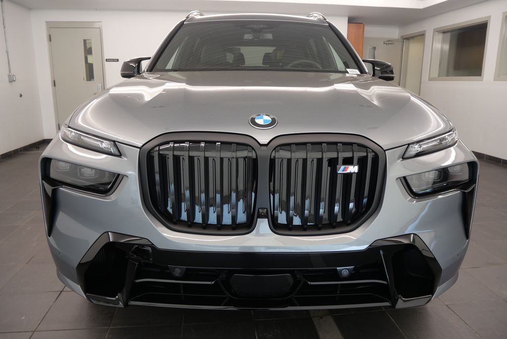 2025 BMW X7 M60i 10