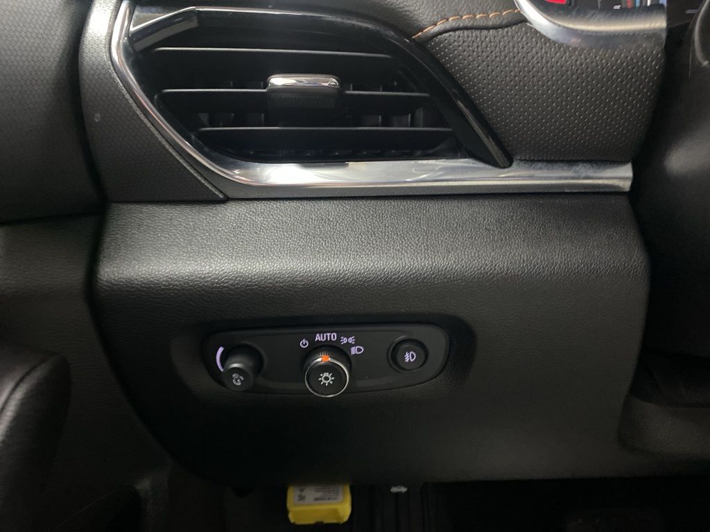 2018 Chevrolet Traverse Premier photo