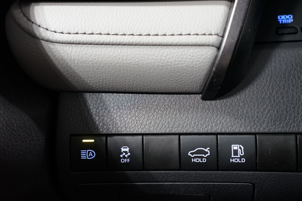 Thumbnail: 2023 Toyota Camry - 24