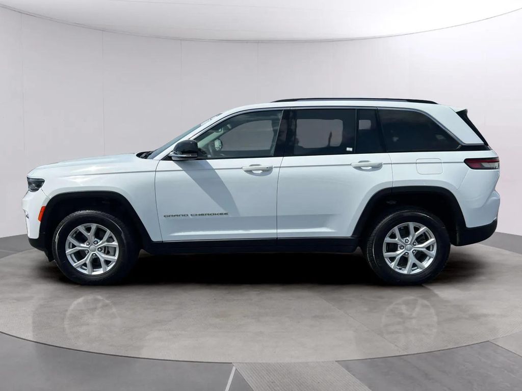 Certified Used 2023 Bright White Clearcoat Jeep Limited image 3