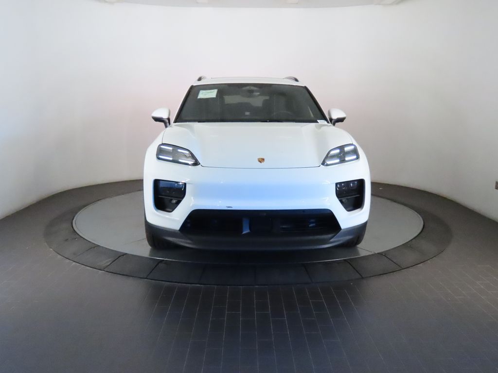 Thumbnail: 2026 Porsche Macan - 10