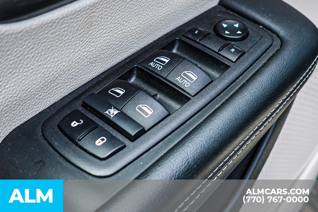 2023 Chrysler Pacifica Touring L photo 49