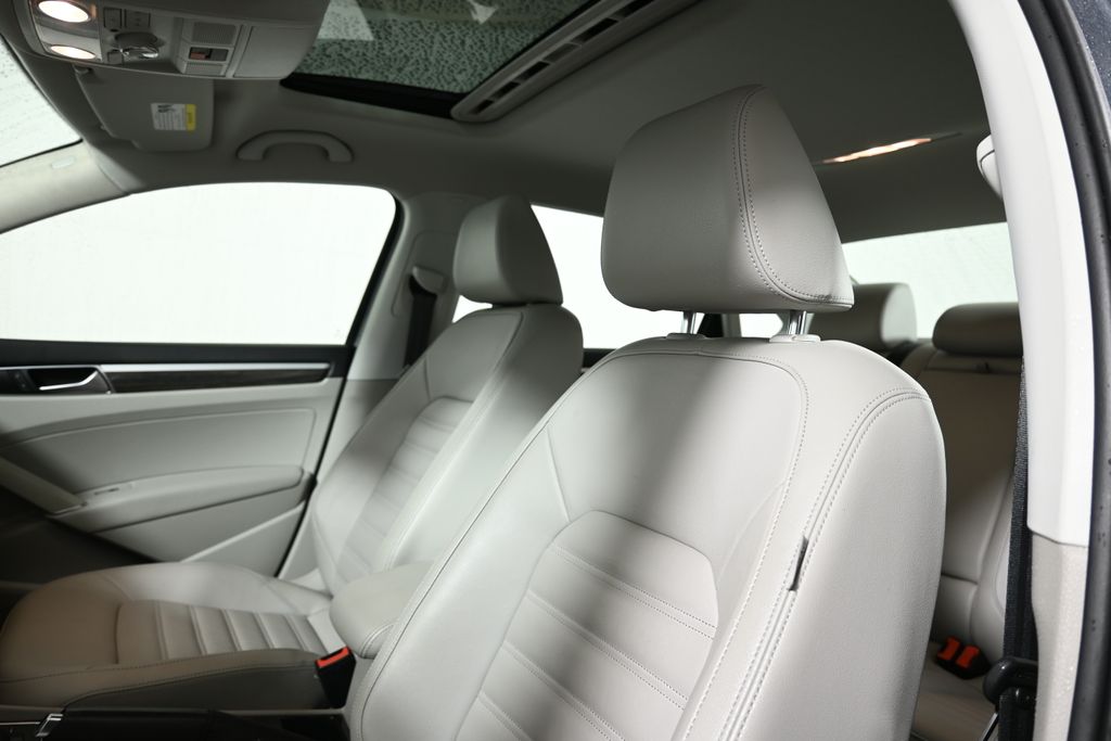 Thumbnail: 2016 Volkswagen Passat - 4