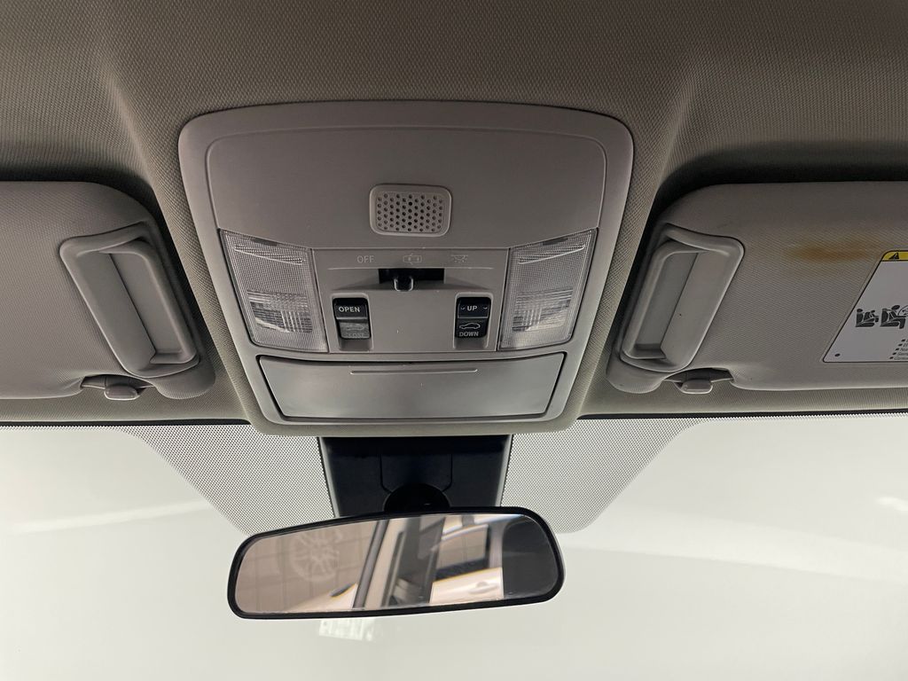 Thumbnail: 2018 Toyota RAV4 - 28