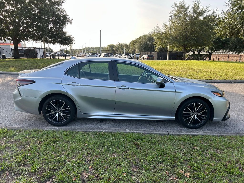 2021 Toyota Camry SE 6