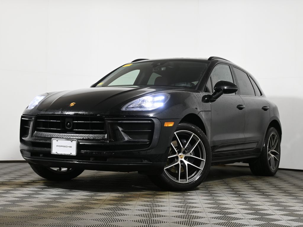Thumbnail: 2023 Porsche Macan - 1