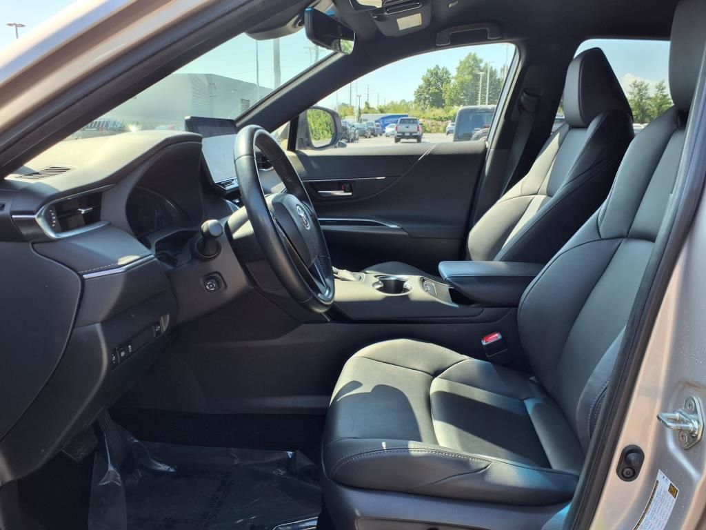 2024 Toyota Venza XLE photo 5